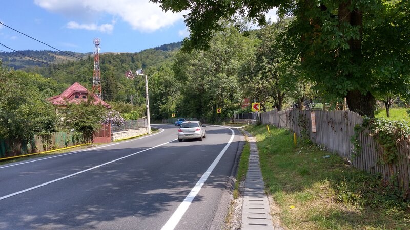 Sinaia- Posada= 4km, intravilan, 4.350 mp, deschidere, intrare din DN1,